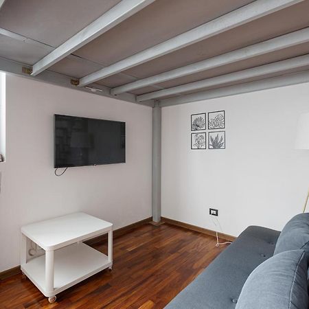 Guesthost - Cosy Apt Close To Piazza Insubria Milão Exterior foto