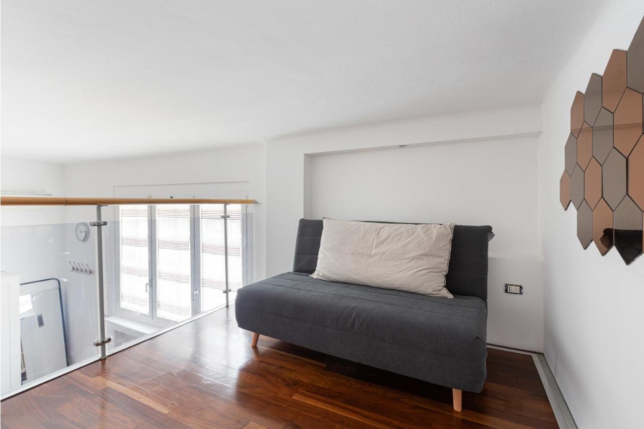 Guesthost - Cosy Apt Close To Piazza Insubria Milão Exterior foto